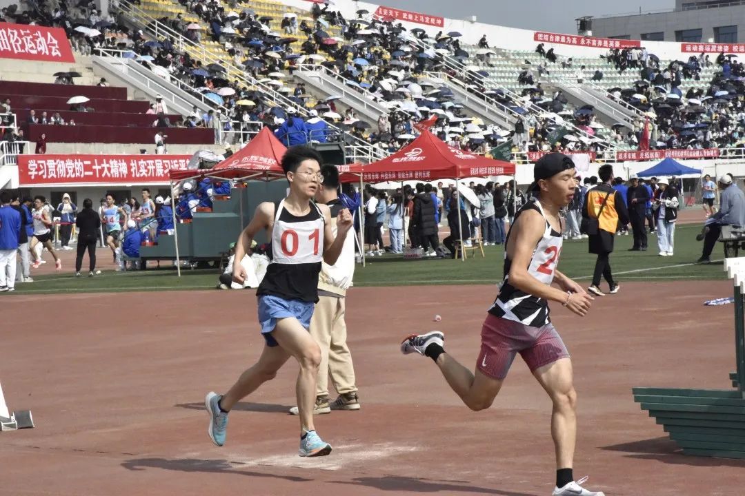 董佳乐在2023年校运会夺得男子5000m季军，1500m亚军.jpg